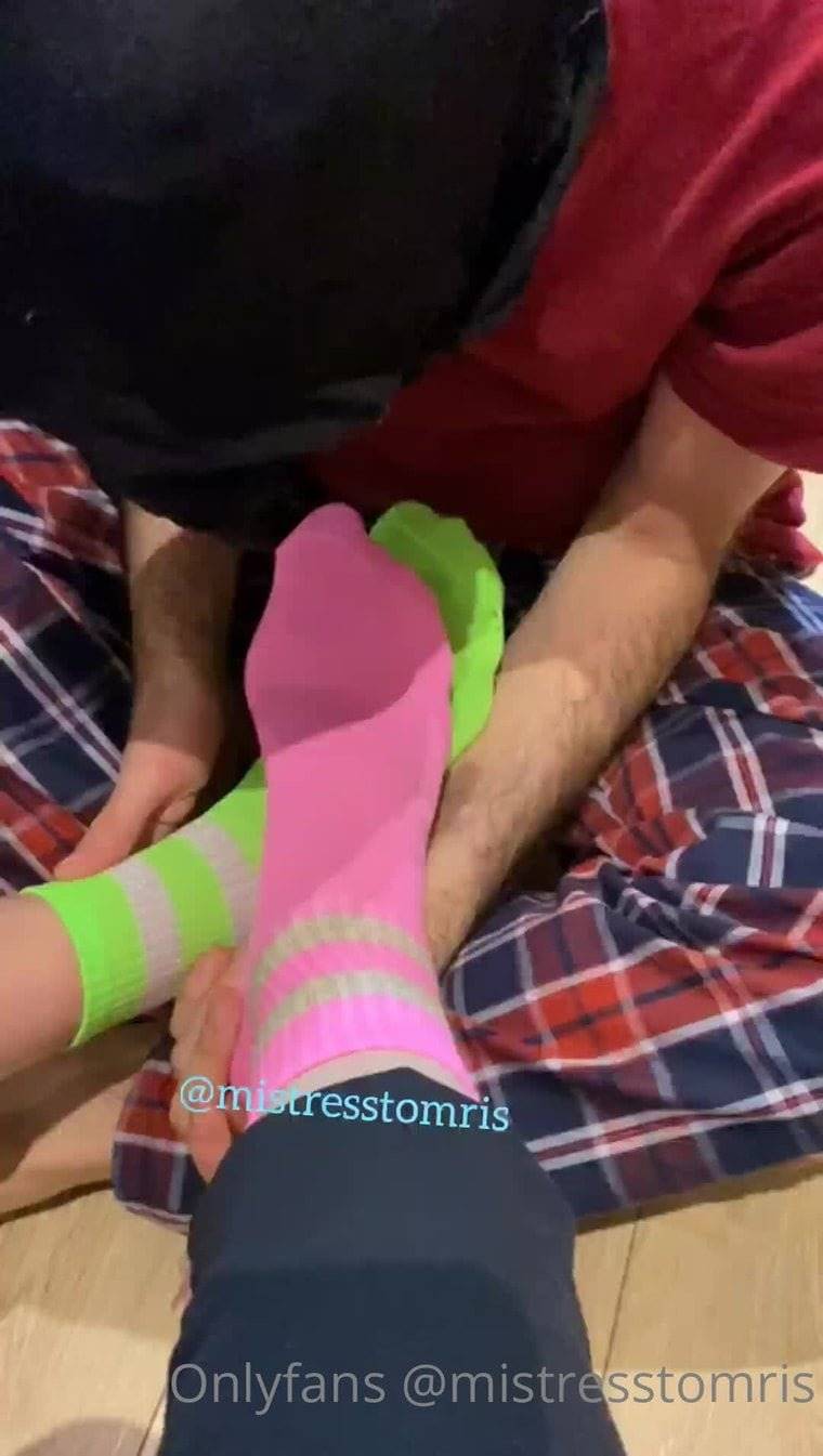 Spor çorap fetişlerine özel çift sahibe terli ayak koklatmaa